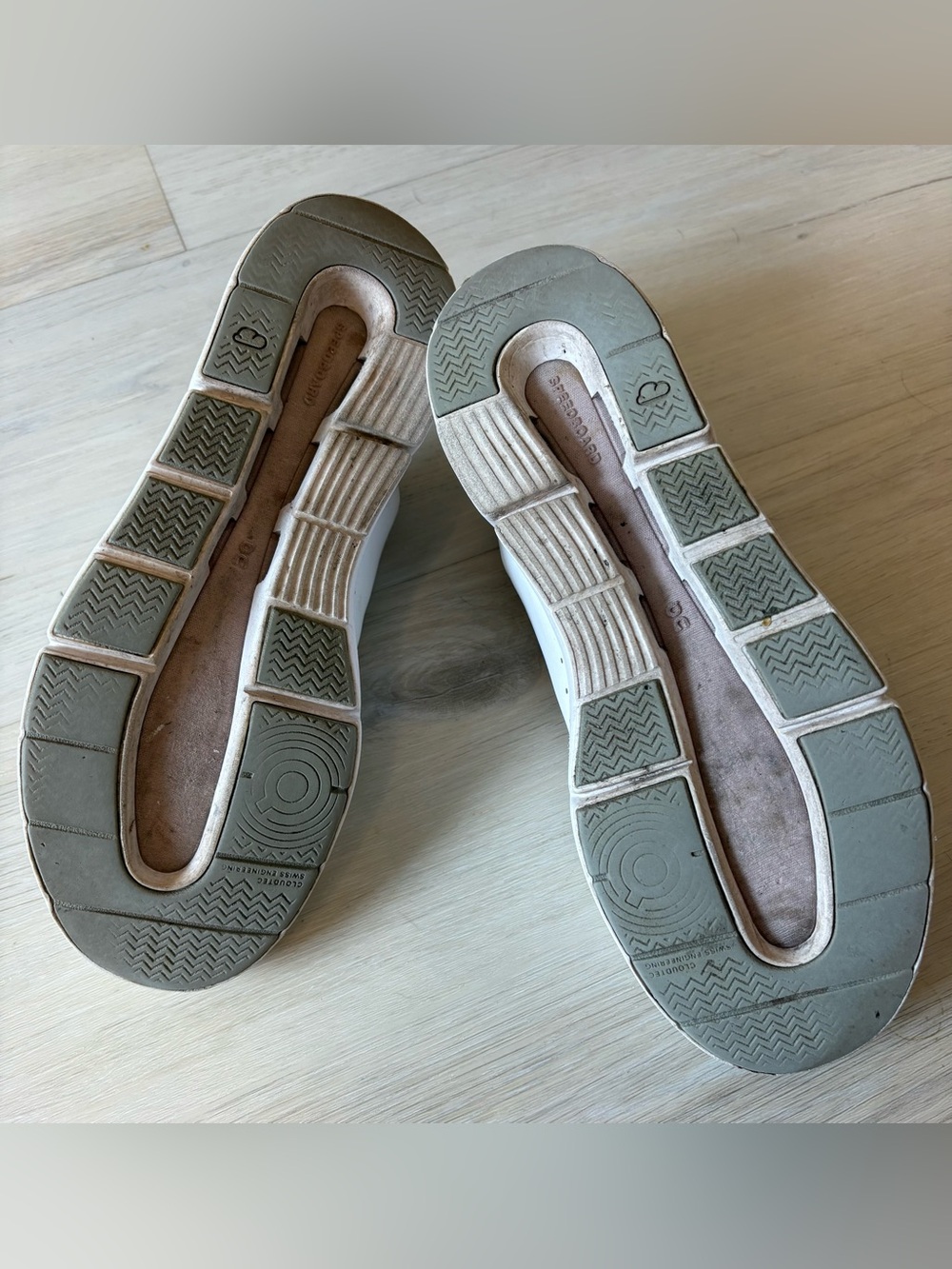 On Running Women’s Low-Top Sneakers in Off-White - Picture 5 of 8